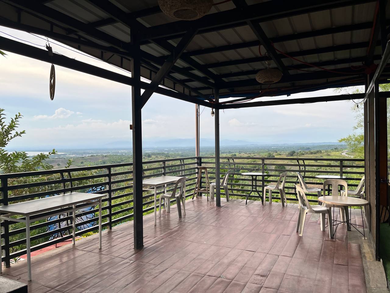 Covered terrace with tables overlooking the valley and mountains